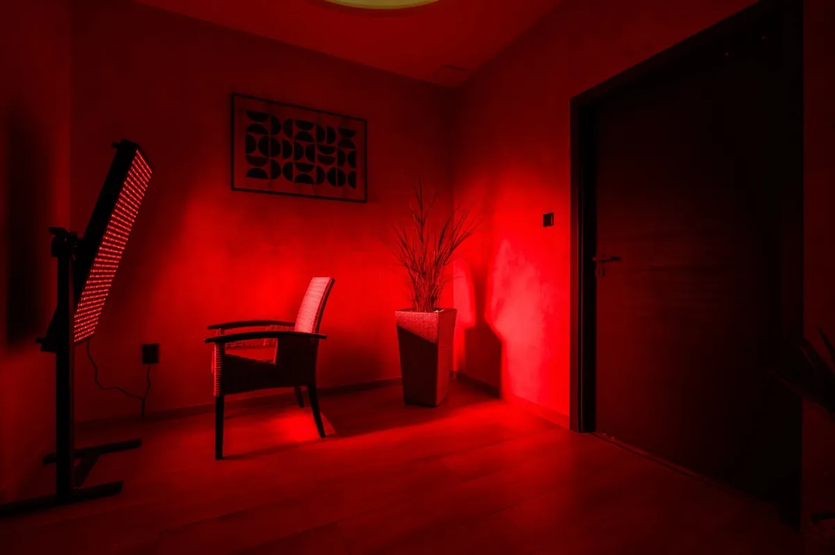 Terapie červeným světlem MITO LIGHT v privátním wellness Plzeň